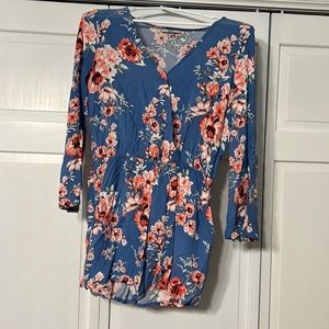 V-Neck floral romper. Women’s small. Waisted band